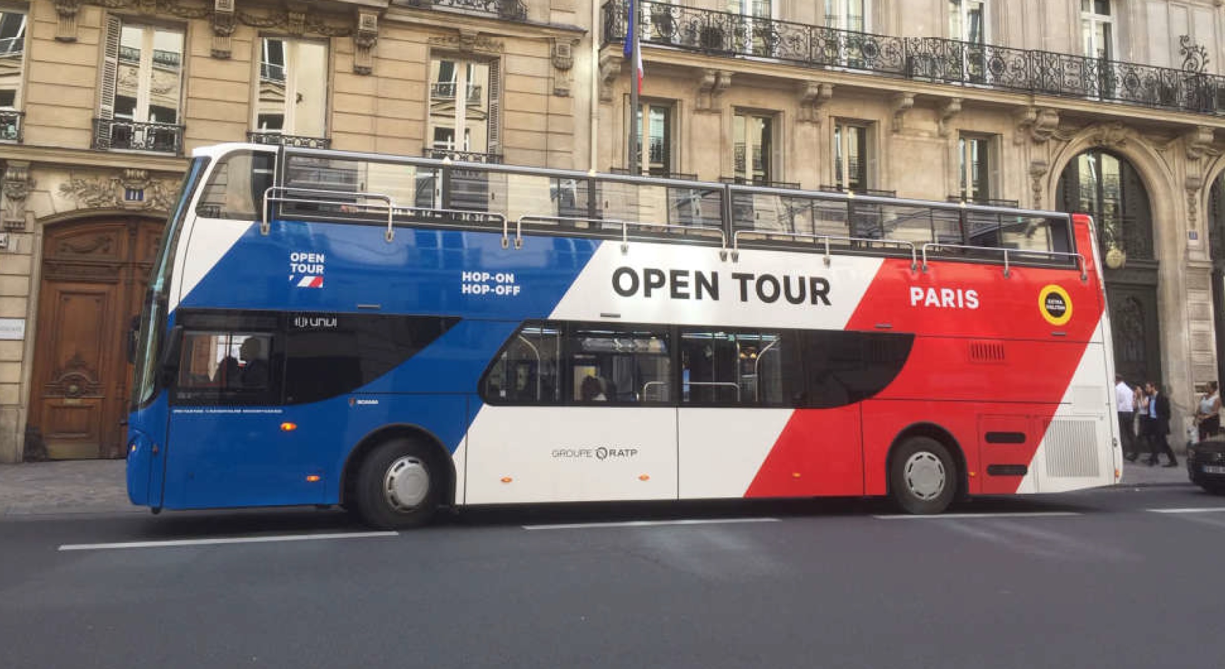 See Paris on the world’s first open-top gas bus | SCANIA | News