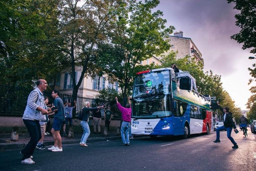 Nuestros autobuses doble piso turísticos a GNC participan en la Fiesta de la Música 2020 en París