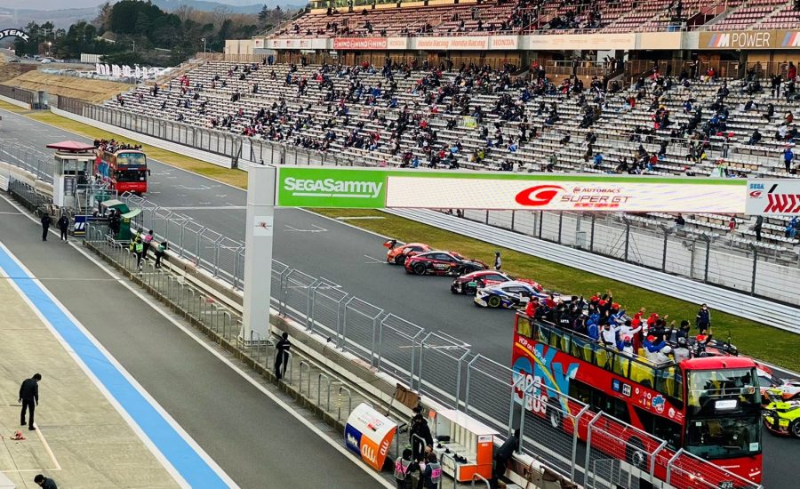 SKYBUS y sus flamantes autobuses UNVI DDOT en las Super GT series en Fuji