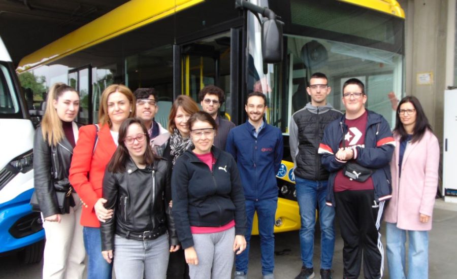 Visita a las instalaciones de UNVI por el alumnado del Programa Universitario para el Empleo y la Vida Autónoma